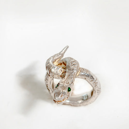 SILVER SNAKE RING WITH EMERALD EYES
