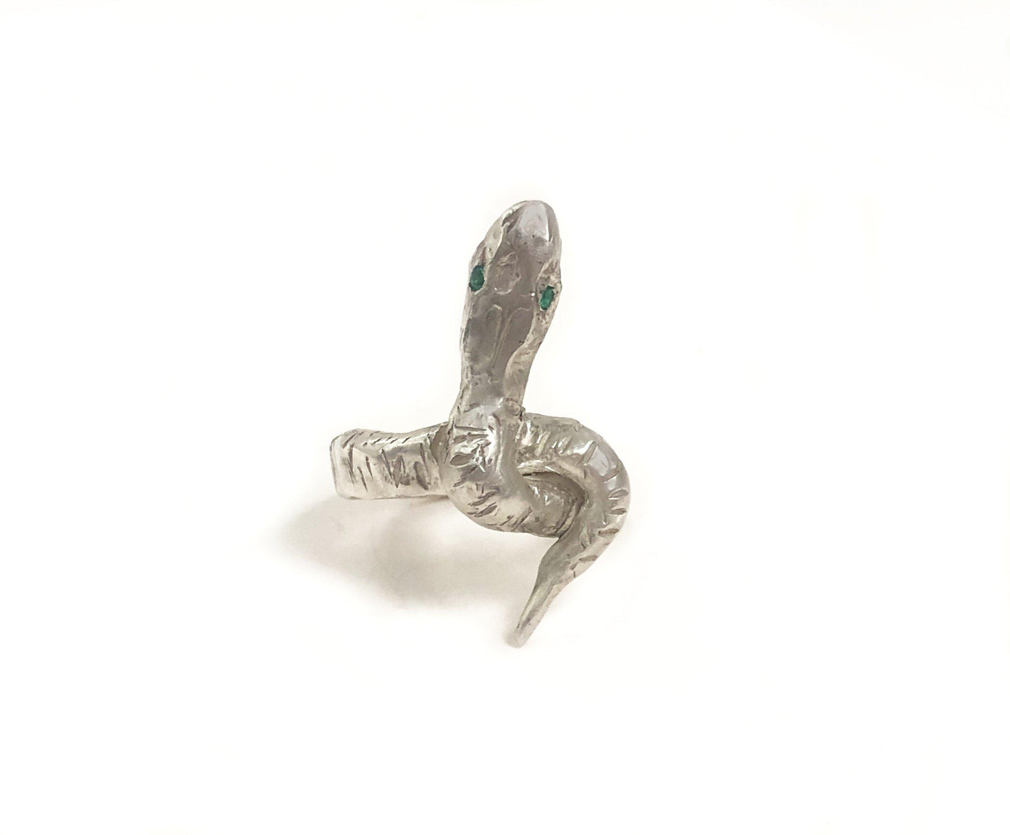 Serpentine ring
