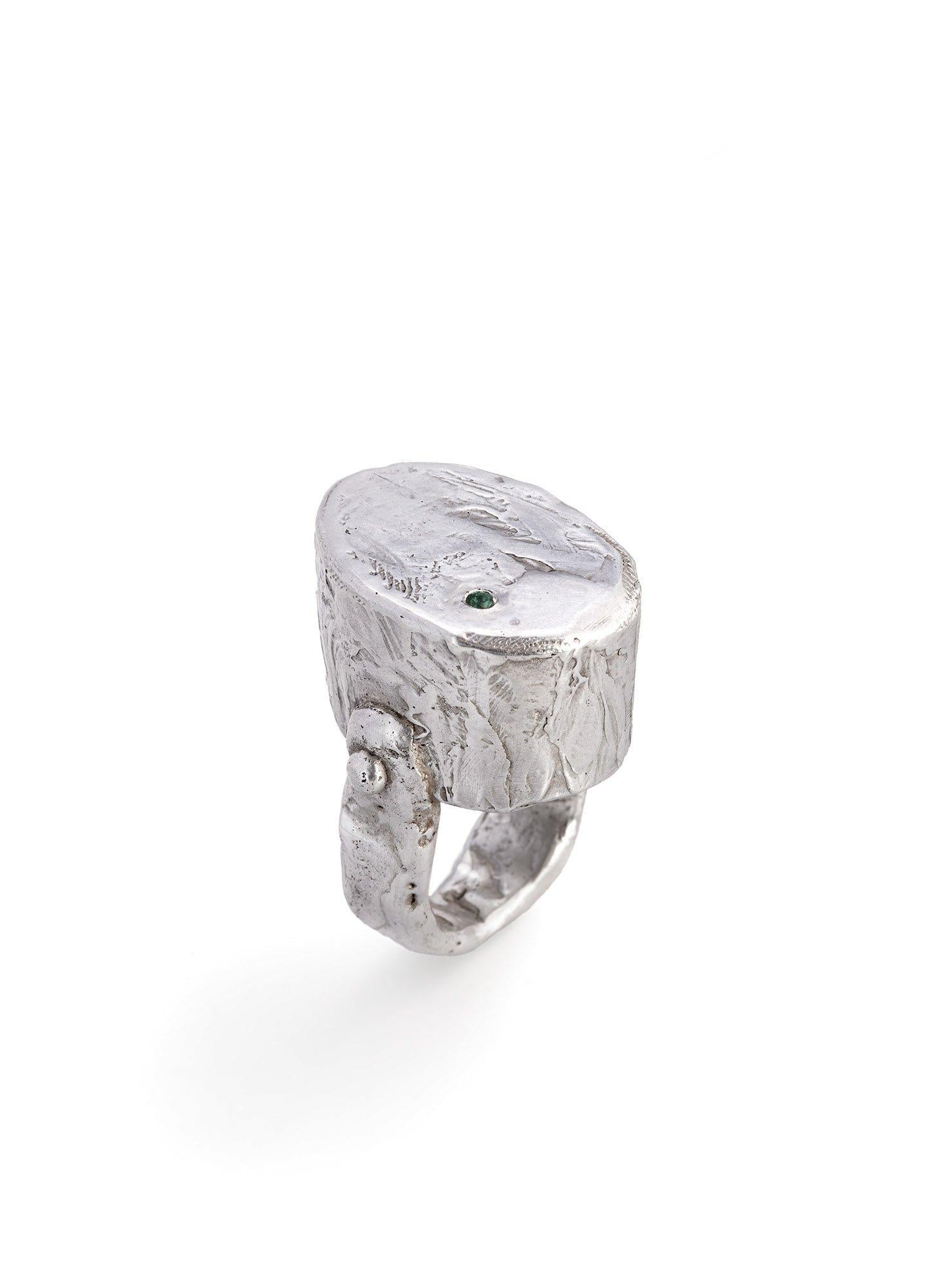 sculpted silver ring set with emerald